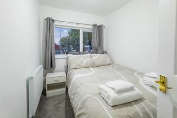 Holiday Rental for 8 People in Southend-on-Sea, East of England, Photo 3