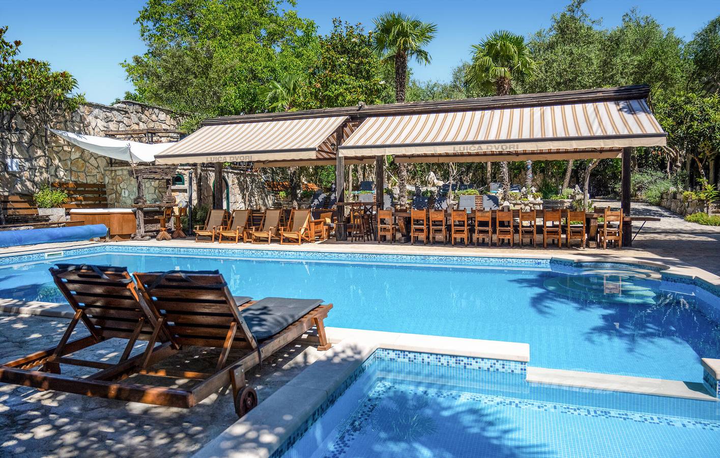 Gemütliche 1-Zimmer-Wohnung mit Pool, WLAN und Blick auf den Fluss in Imotski, Makarska Riviera