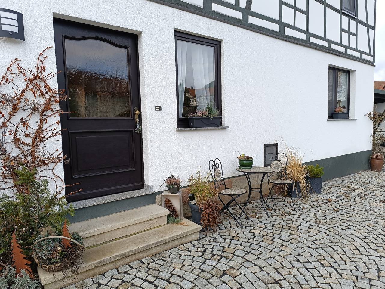 Ganze Wohnung, Ferienwohnung 'Papperitz' mit Bergblick, privater Terrasse und Wlan in Uhlstädt-Kirchhasel, Saaleland