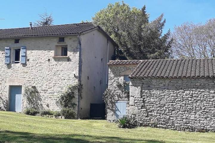 Location de vacances pour 4 personnes, avec Jardin à Saint-Vincent-Rive-d'Olt