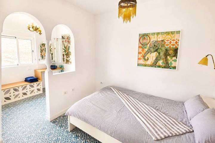 Large quiet terrace. Only 150 m to the sea. in Arico, Tenerife du Sud