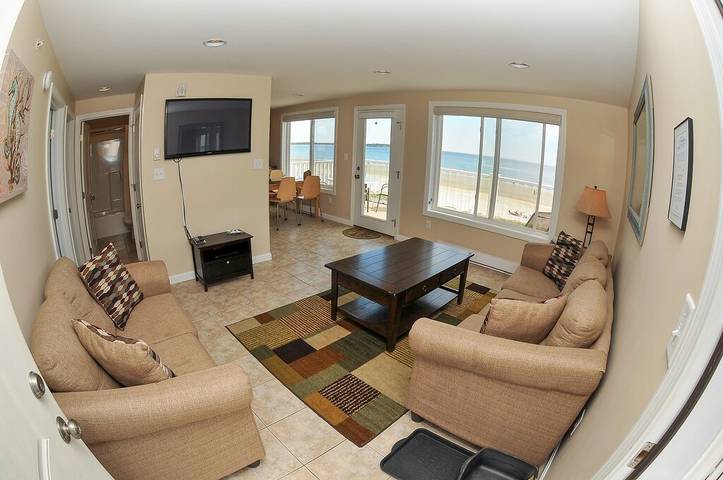 Vacation rental for 4 people, with pool and balcony in Old Orchard Beach