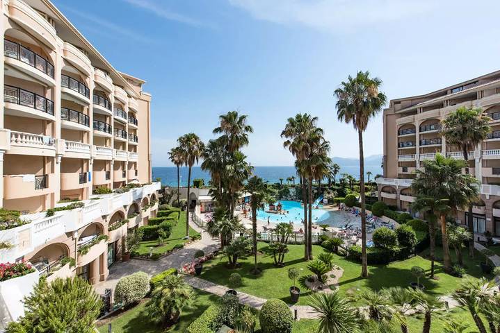 Lägenhet för 4 Personer, med Terass samt Pool och Utsikt i Cannes