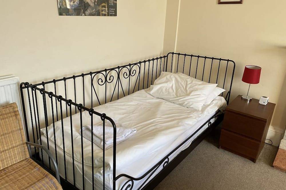 Entire apartment, Beautiful Apartment On The Edge Of Edinburgh’s Historic New Town in Edinburgh, Edinburgh and Lothian