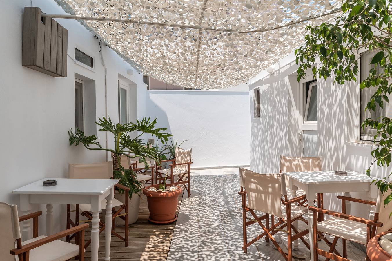 Studio 'A Tinian Room 5' mit gemeinsamer Terrasse, gemeinsamem Garten und Klimaanlage in Tínos