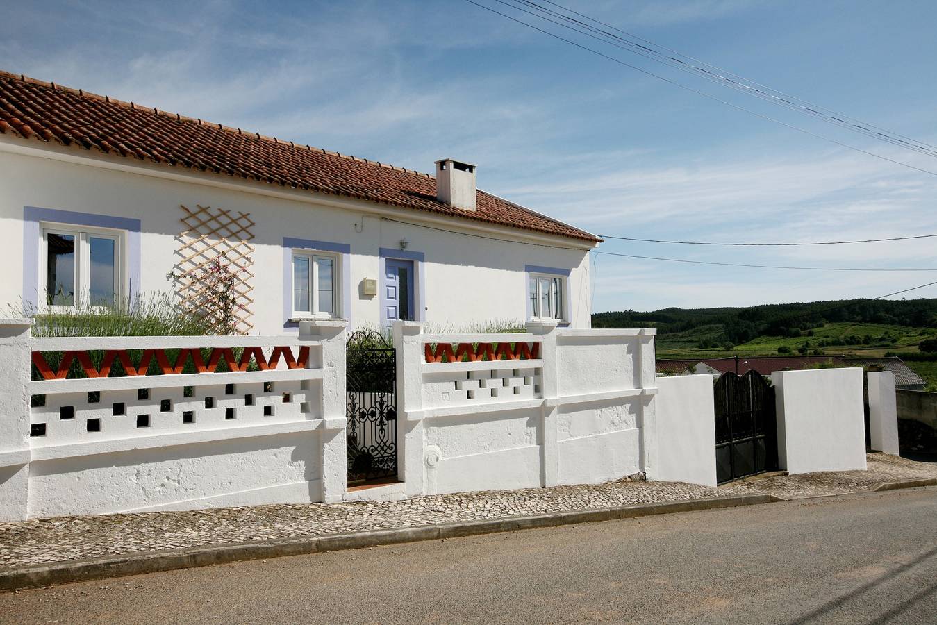 Cottage 'Casa Das Alfazemas' mit Gemeinschaftspool, privater Terrasse und Wlan in Cadaval, Lissabon Distrikt