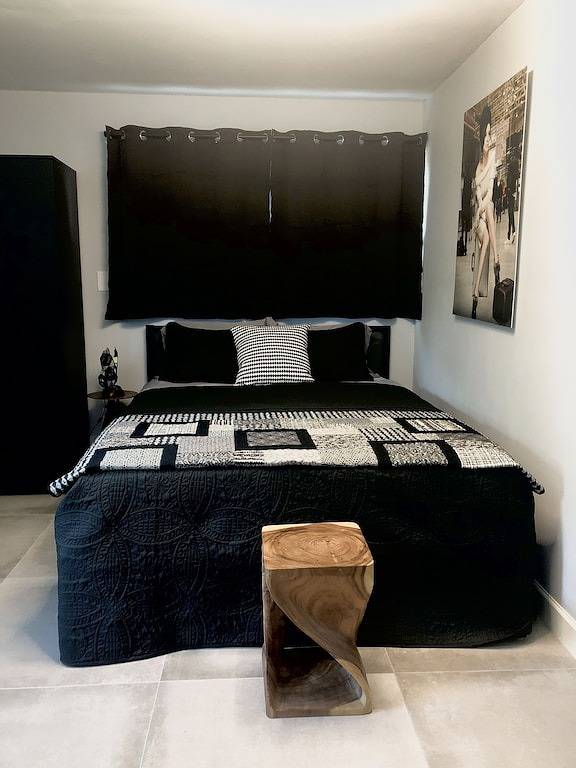 Red Door Cottage in West Palm Beach is a Hidden Gem in West Palm Beach, Palm Beach County