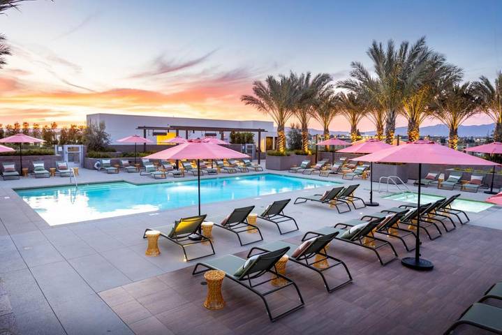 Apartamento para 6 personas, con jacuzzi además de balcón y piscina en North Hollywood
