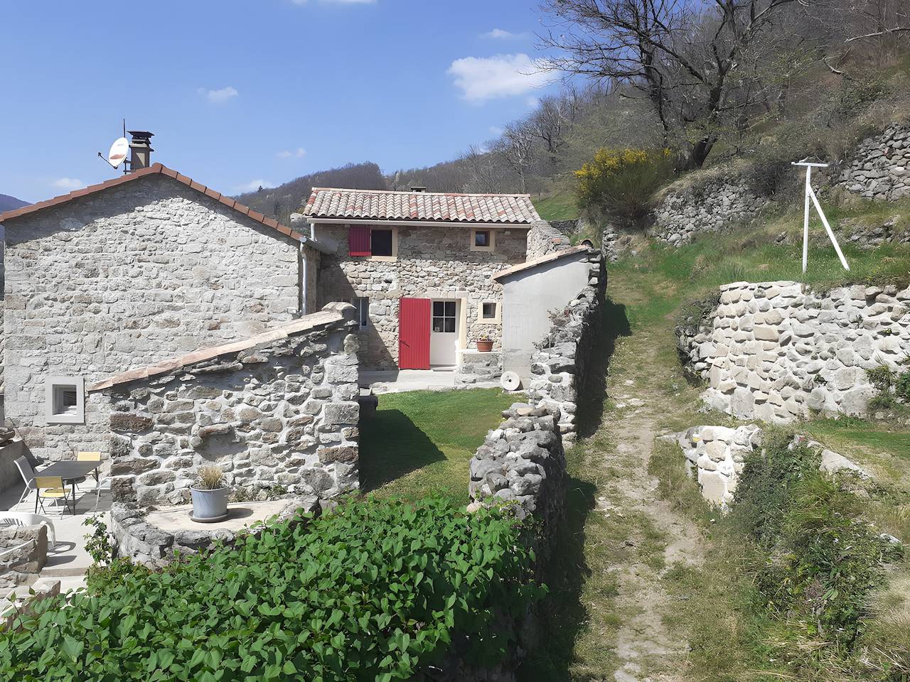 Chambre d’hôtes « Les Terrasses de Collanges » avec vue montagne et Wi-Fi in Saint-Pierre-de-Colombier, Parc naturel régional des Monts d'Ardèche