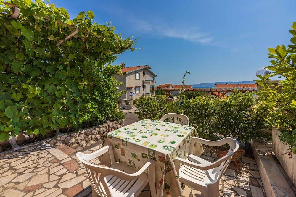 Ganze Wohnung, Studio mit Terrasse und Klimaanlage in Povile, Primorje-Gorski Kotar