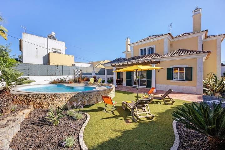 Casa de férias para 8 pessoas, com Varanda e Jardim em Alvor