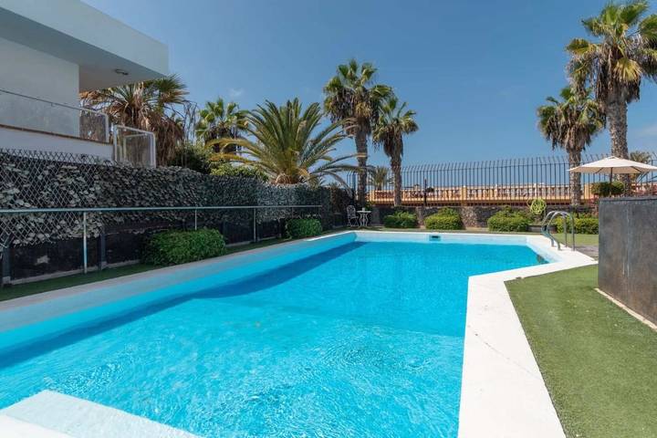 Villa pour 12 personnes, avec piscine ainsi que terrasse et jardin à Playa de las Américas - 4