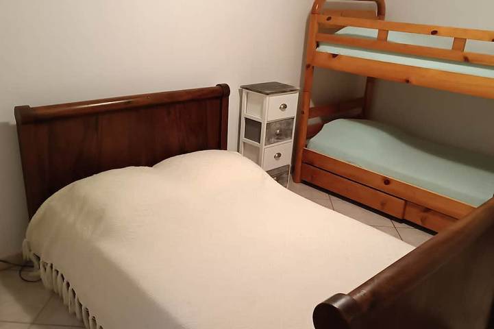 Location de vacances pour 8 personnes, avec jardin et terrasse, animaux acceptés à Lamothe-Fénelon - 2