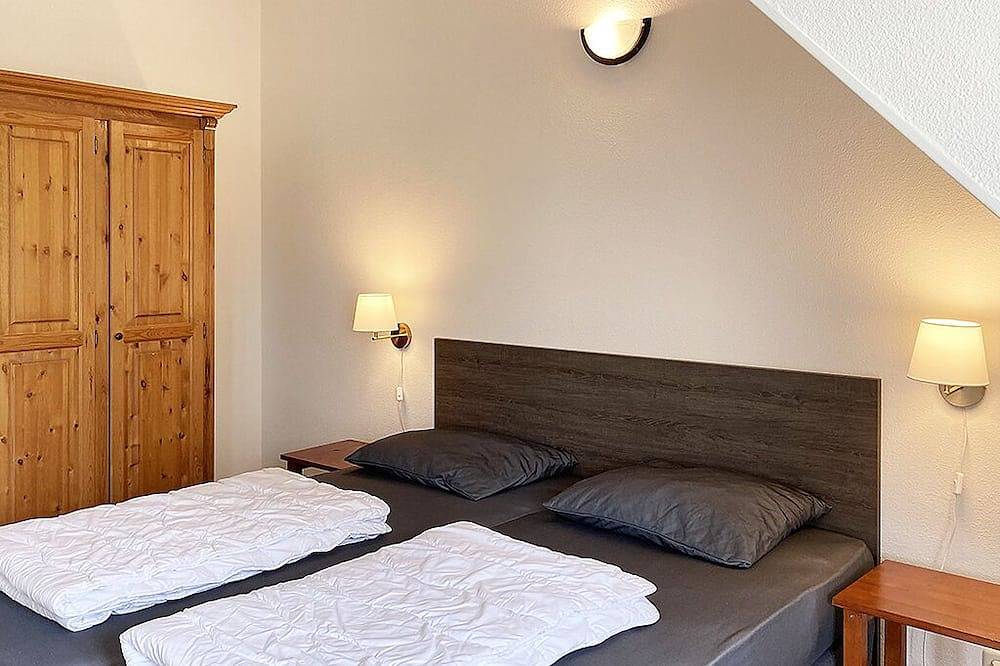 5 Gehminuten zum Strand: Komfortables Ferienhaus mit Garten, Veranda und Sauna in De Banjaard, Kamperland