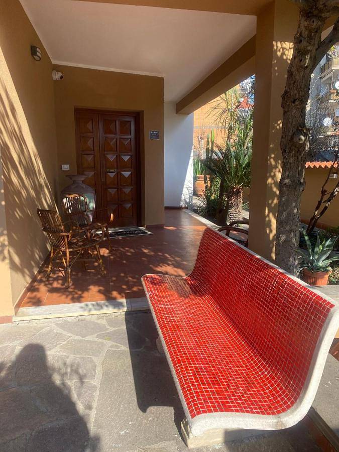 Maison d’hôte pour 2 personnes, avec jardin ainsi que terrasse et vue à Cisterna di Latina - 4