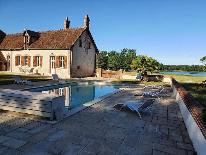 Location de vacances pour 6 personnes, avec vue et piscine ainsi que vue sur le lac et jardin à Lassay-sur-Croisne - 4