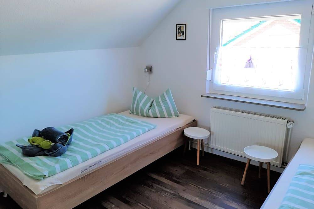 Modernes Ferienhaus. Hier können Sie Nordseeluft schnuppern. in Strand Norddeich, Norddeich