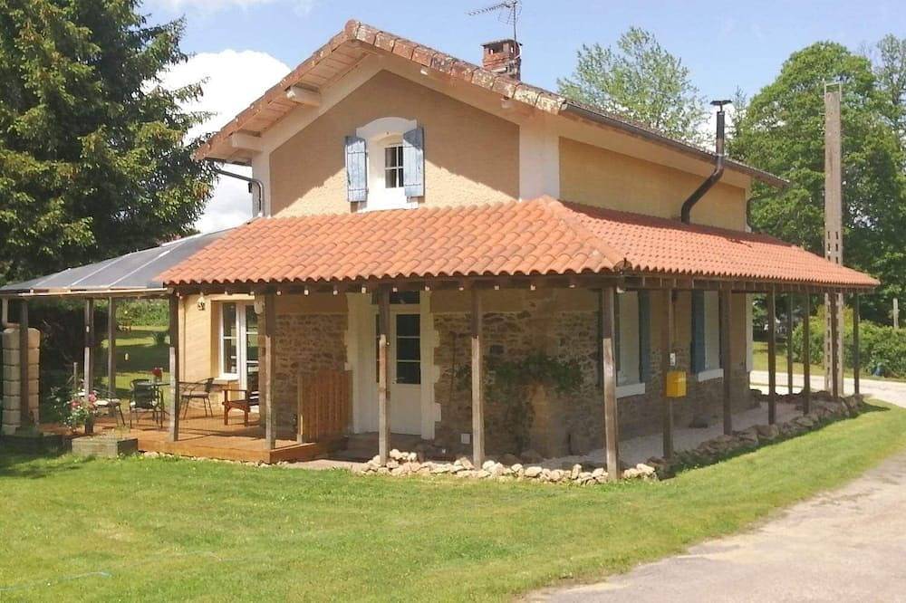 Peaceful cottage in the heart of the Limousin countryside in Rancon, Région de Bellac