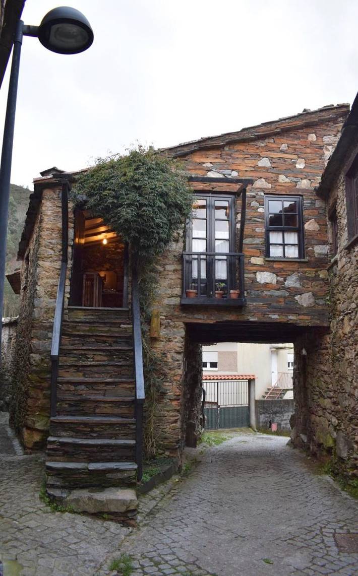 Location de vacances pour 5 personnes, avec Balcon et Terrasse ainsi que Jardin et Vue dans Góis