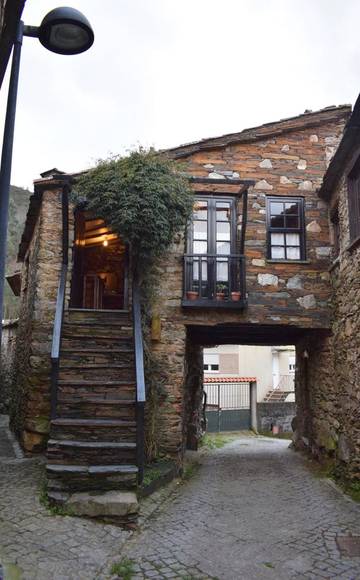 Gîte pour 5 personnes, avec jardin et vue dans Góis