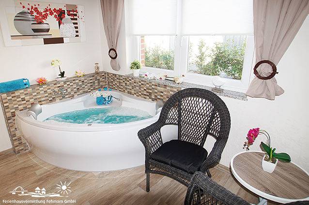 Ferienhaus für 11 Personen, mit Balkon und Terrasse sowie Whirlpool und Garten in Burgstaaken