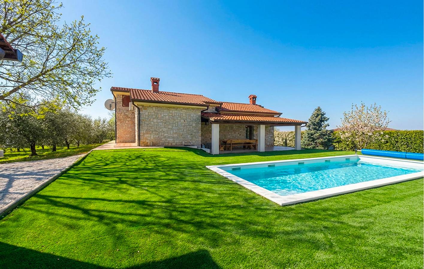 Reizendes Apartment mit einem Schlafzimmer, Pool und WLAN in Labinci in Kastelir, Općina Kaštelir - Labinci