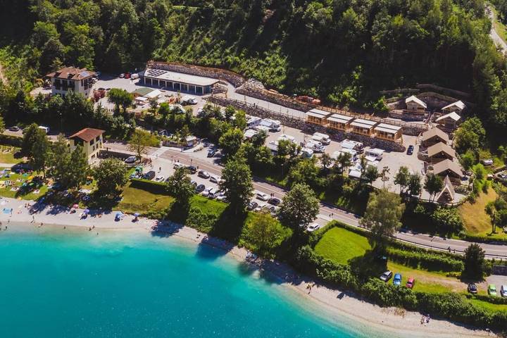 Ferienhaus für 2 Personen, mit Terrasse und Garten sowie Seeblick und Ausblick in Molina di Ledro