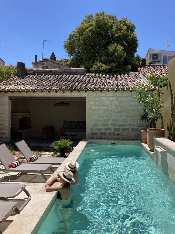 Marcelle en Camargue - Sous l'olivier in Aigues-Mortes, Côte d'Améthyste
