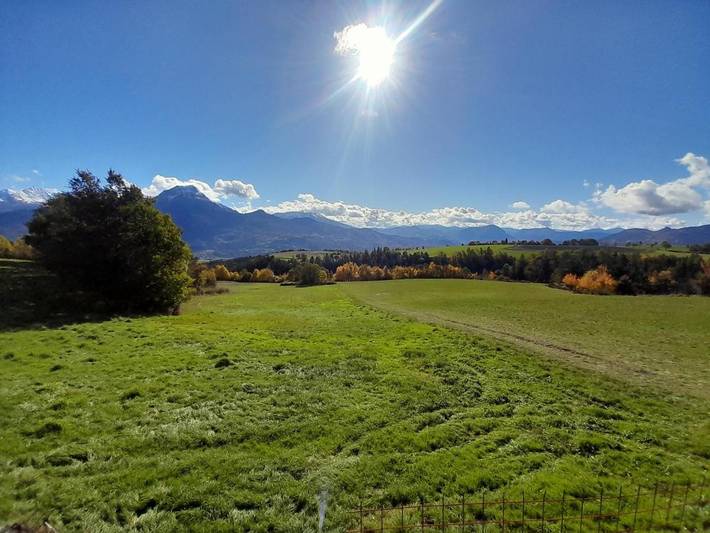 Gîte pour 18 personnes, avec vue ainsi que jardin et sauna, animaux acceptés à Prunières - 4