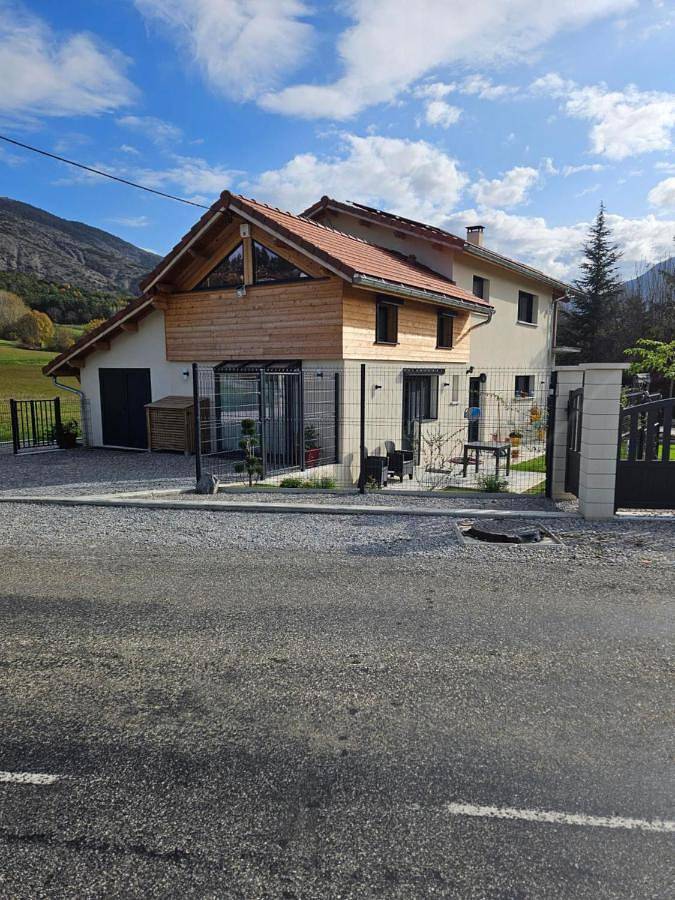 Location de vacances pour 5 personnes, avec Terrasse dans Bréziers