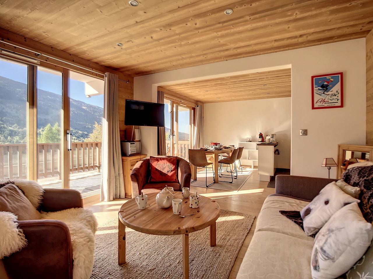 Entire apartment, Renovated apartment, large balcony, near slopes and center in Méribel, Les Allues