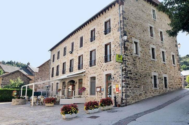 Hôtel pour 2 personnes, avec Terrasse et Jardin à Saint-Poncy