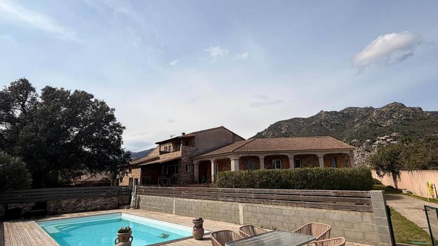 Maison d’hôte pour 2 personnes, avec vue ainsi que piscine et jardin à Biguglia