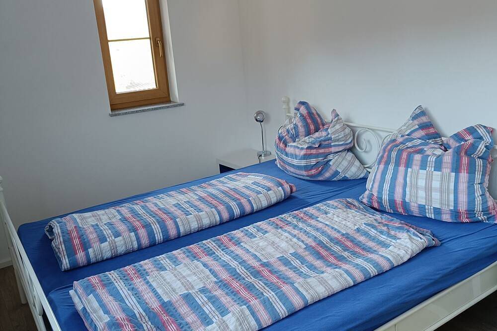 Hofgut Bentele - 3-Zimmer-Ferienwohnung Bentele, Dusche/Wc, 62 qm, Dg in Deggenhausertal, Region Bodensee-Oberschwaben