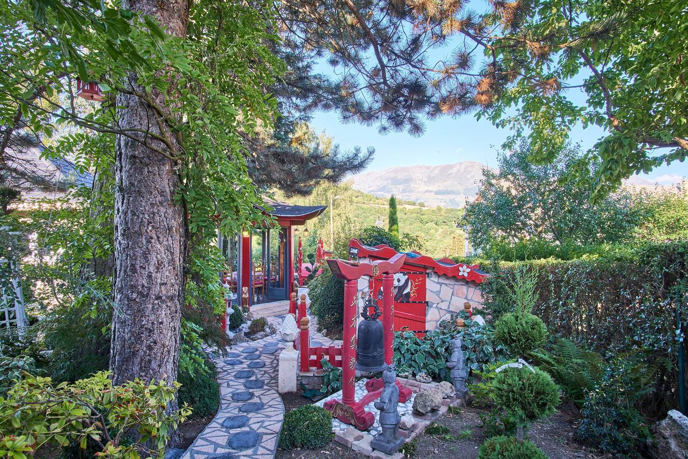 Ferienhaus 'Au Printemps Japonais' mit Bergblick, Garten, Balkon, Klimaanlage und Wlan in Pierre-Châtel, Vercors