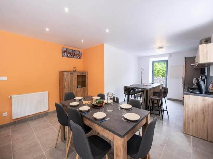 Gîte pour 6 personnes, avec balcon et piscine, adapté aux familles dans Cubières - 2