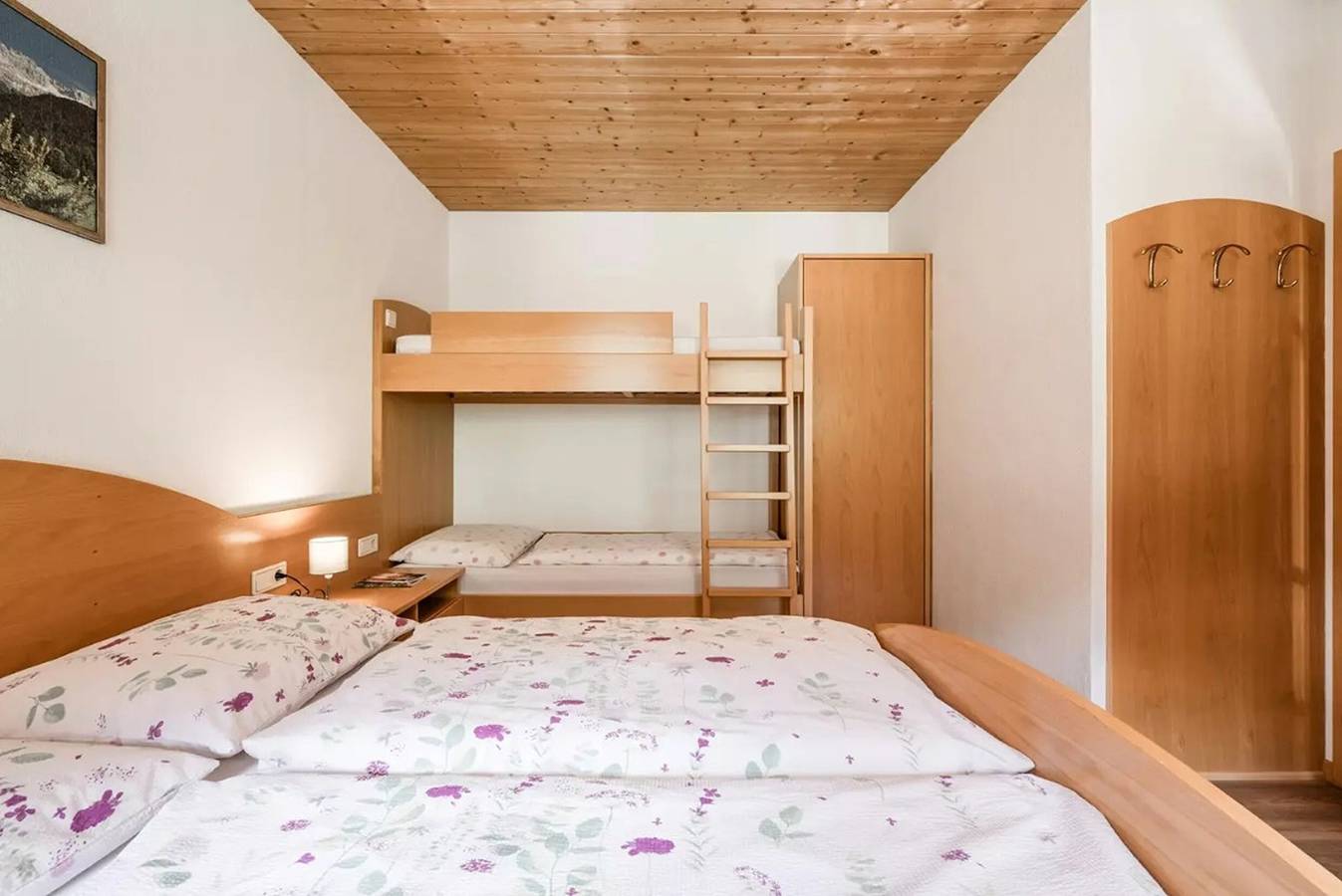 Entire apartment, Farm Stay at Angererhof – Apartment 'Hannes' with Mountain View, Garden & Wi-Fi in Sand in Taufers, South Tyrol