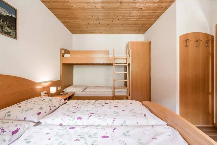 Ganze Wohnung, Urlaub auf dem Bauernhof Angererhof - Ferienwohnung 'Hannes' mit Bergblick, Garten und Wlan in Sand in Taufers, Südtirol