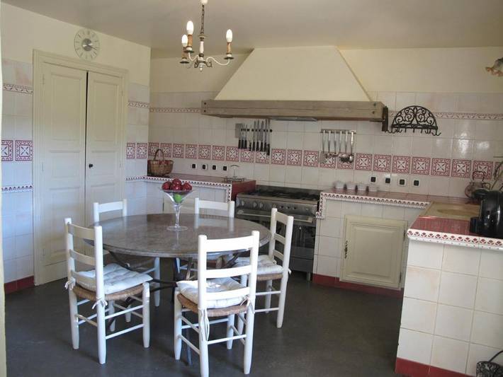 Location de vacances pour 10 personnes, avec piscine ainsi que jardin et jacuzzi à Tresques - 3