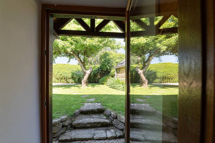 Cottage 'Domaine De Lestroué - La Métairie' with Shared Pool, Private Terrace and Wi-Fi in La Vraie-Croix, Vannes region