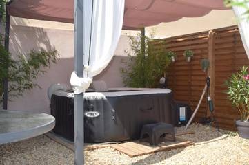 Gîte pour 3 personnes, avec jacuzzi et jardin, adapté aux familles à Maillane