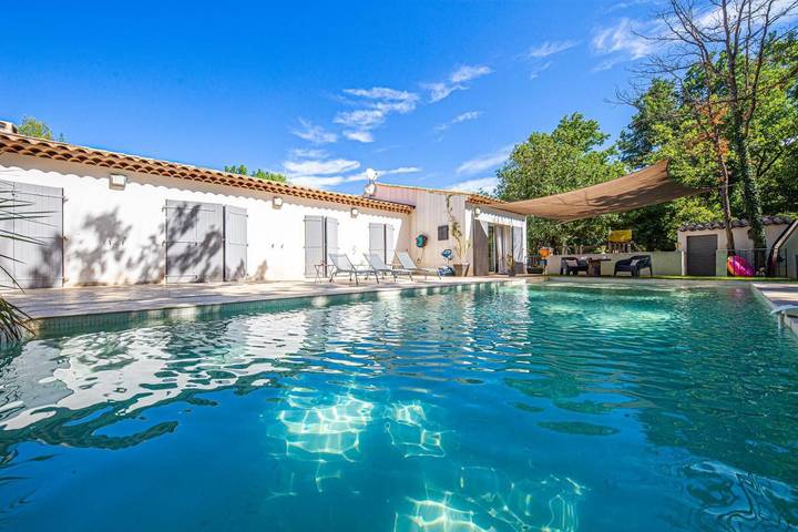Chambre d’hôte pour 2 personnes, avec Terrasse ainsi que Jardin et Piscine