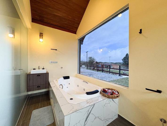 Casas e apartamentos de temporada para 4 pessoas, com jacuzzi e piscina e ainda jardim em Piedade