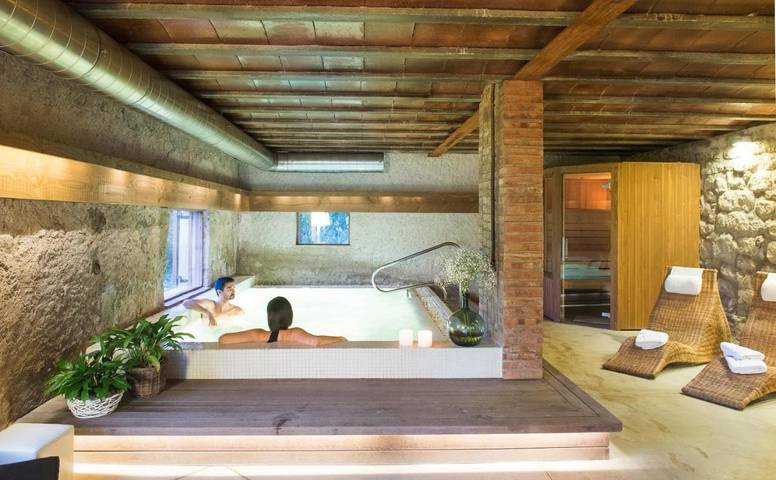 Casa rural para 2 personas, con Jacuzzi y Terraza además de Jardín y Piscina en Castellar del Riu - 2