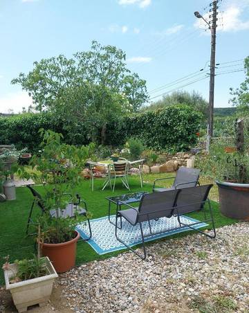 Gîte pour 3 personnes, avec jardin et vue à Montolieu
