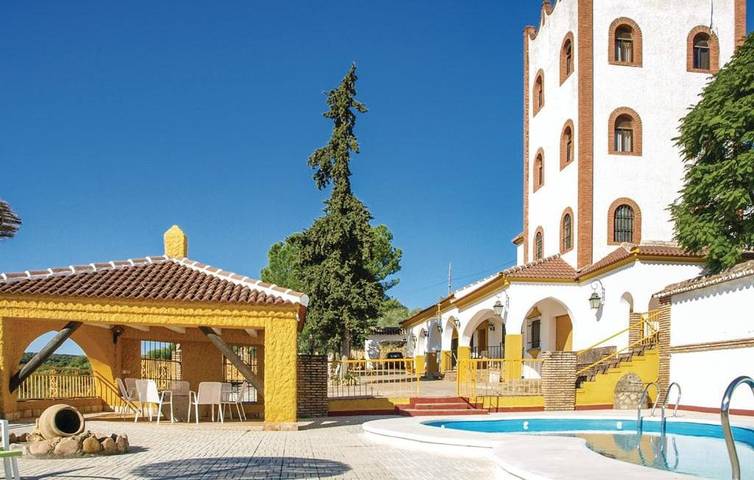 Apartamento para 15 personas, con Balcón y Terraza además de Jardín y Piscina en Hornachuelos