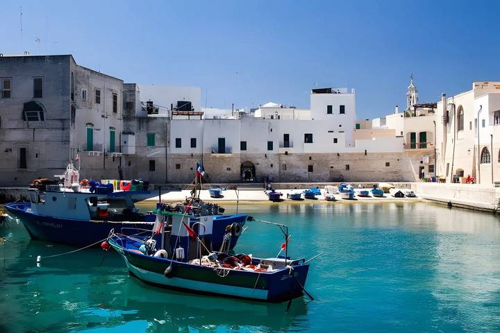 Apartamento entero, Apartamento 'Touristhouse Monopoli 10' con balcón, Wi-Fi y aire acondicionado in Monopoli, Region de Bari