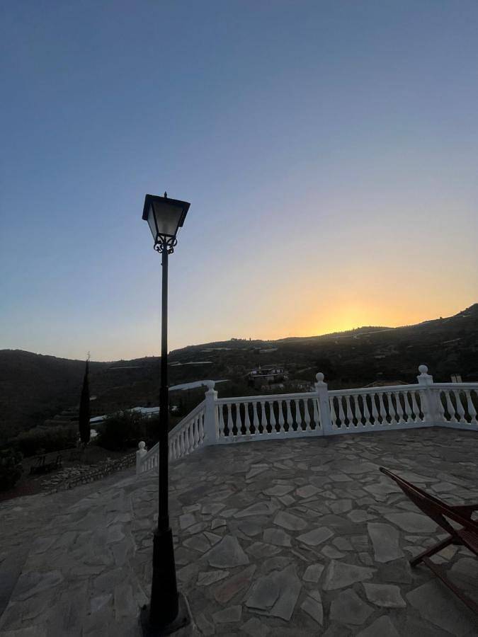 Casa rural para 8 personas, con jardín y terraza además de vistas y piscina en Ítrabo - 3