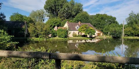 Chambre d’hôte pour 2 personnes, avec vue sur le lac et jardin dans le Cher