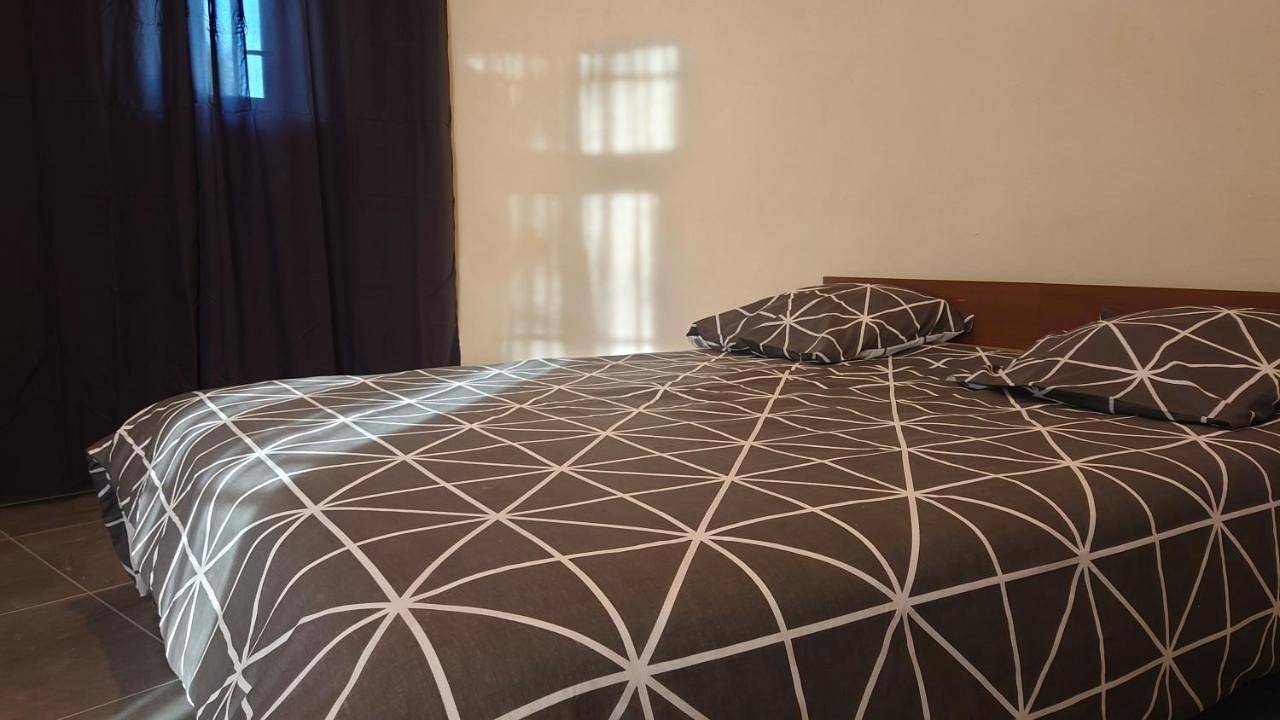 Appartement entier, One-Bedroom Apartment in Connaux, Région de Nîmes